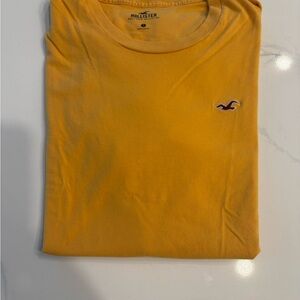 Hollister Men's Mustard Tee